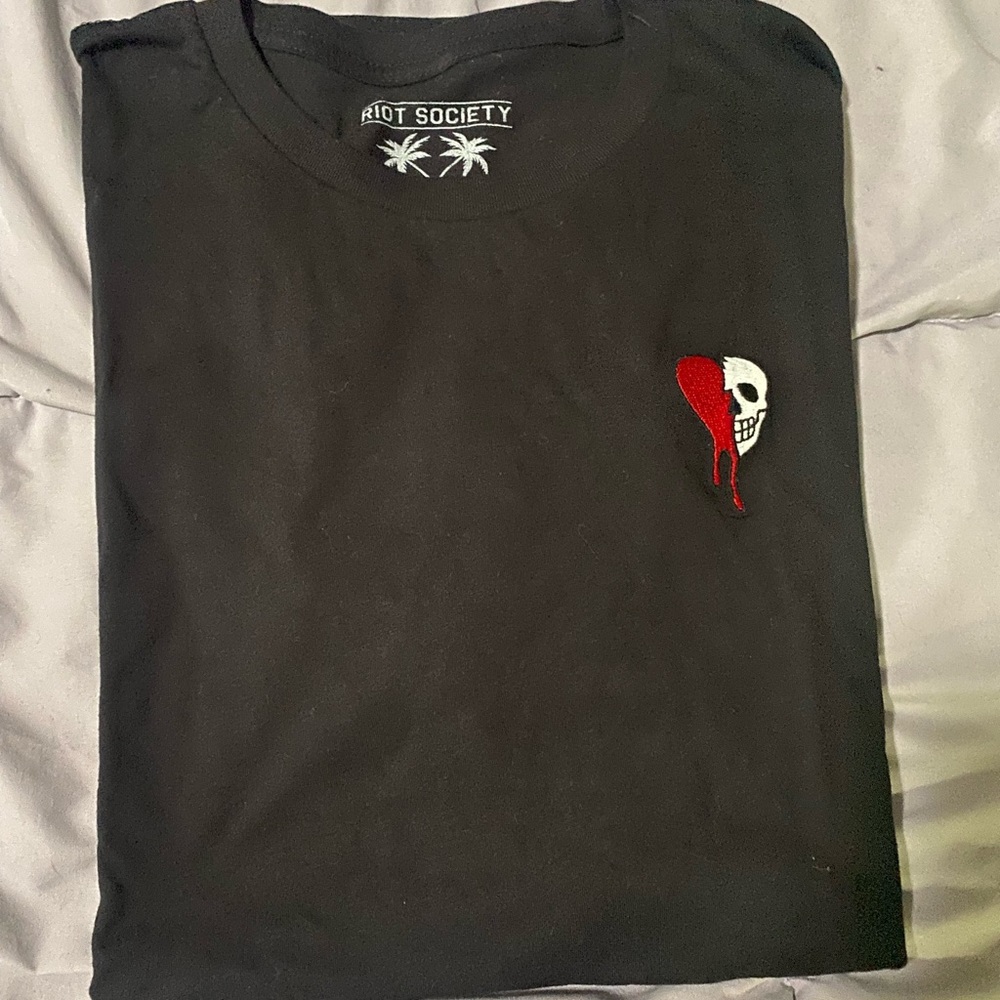 XL, New, riot society black short sleeve.